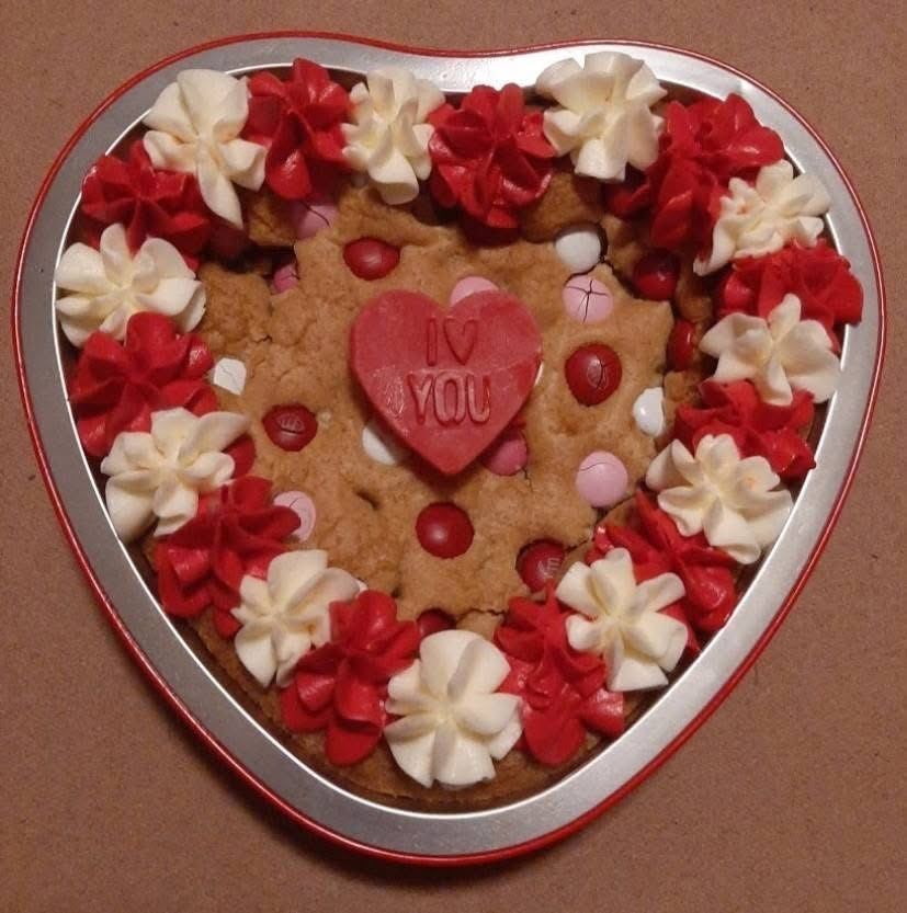 Heart tin cookie cake reading I Love You