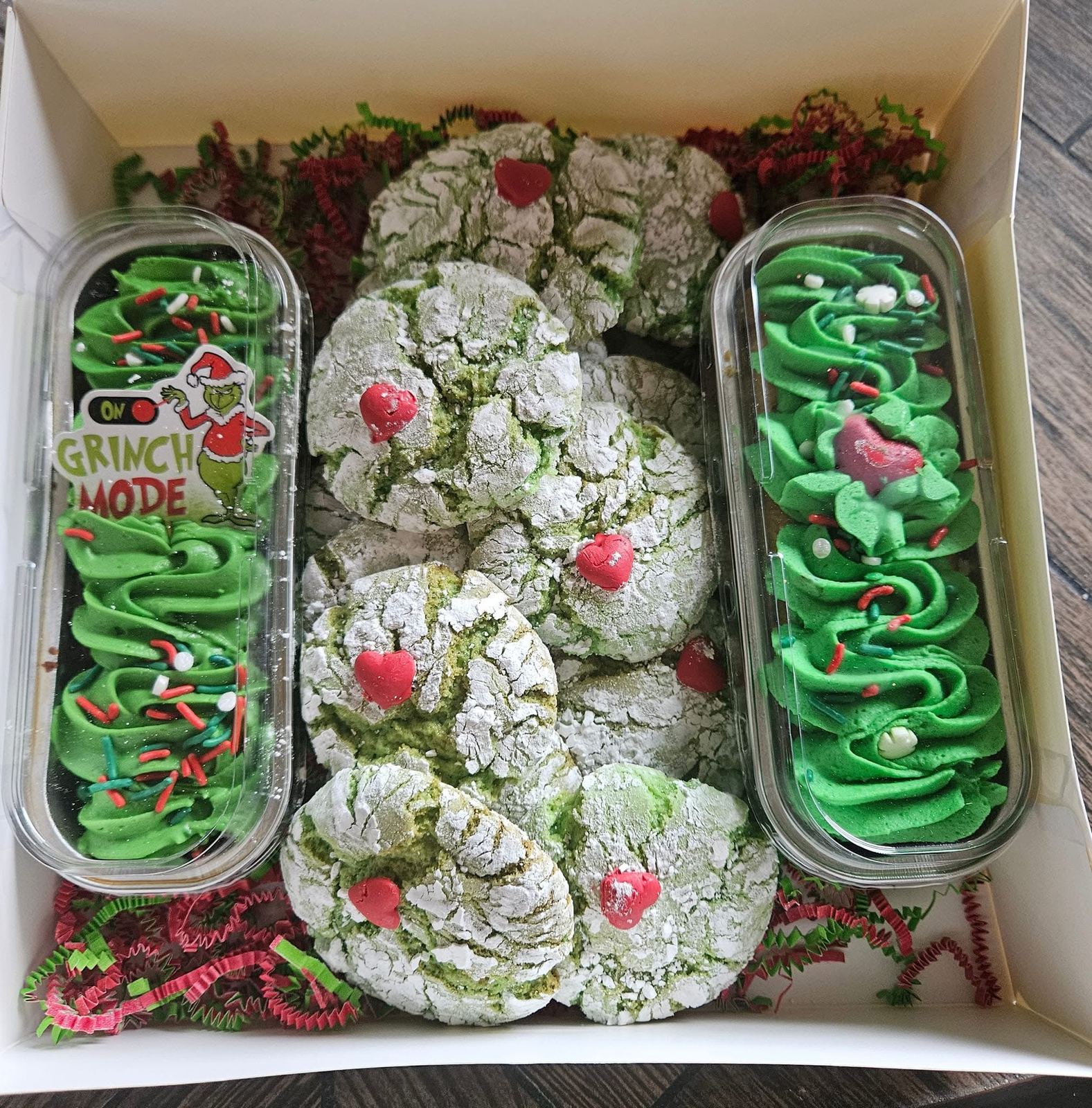 Green Grinch Mode crinkle cookies with red heart candies and green dip