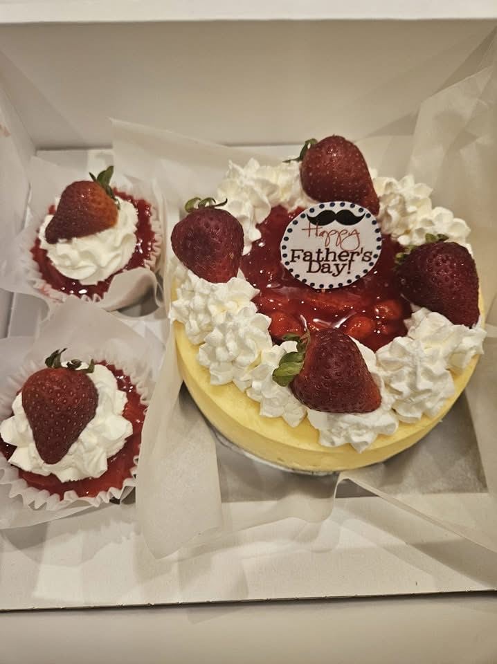 Strawberry cheesecake with Happy Father's Day topper and mini strawberry cupcakes